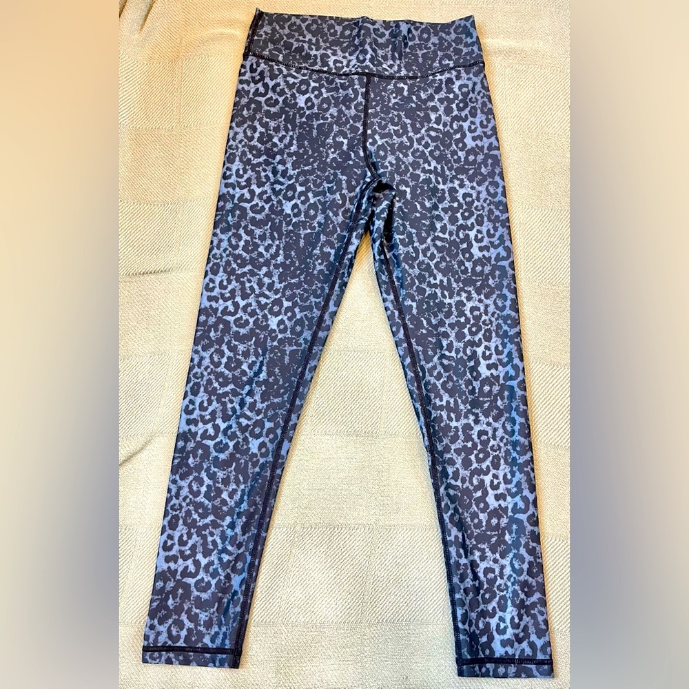 Zyia Leopard Scrunch Brilliants Leggings size small